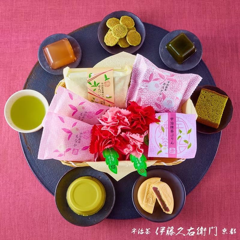 伊藤久右衛門 2026 母の日 宇治抹茶スイーツ 8種 11個入 花咲く竹かごセット 風呂敷包み 造花飾り付き くず餅 最中 もなか カステラ 煎餅 せんべい プリン ぷりん 新茶 玉露 豪華 プレゼント 花咲 バスケット ギフト 感謝 スイーツ 50代 60代 70代 お菓子
